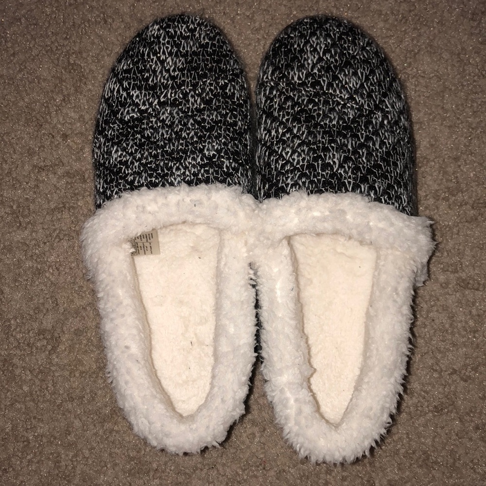 COMFY TOMS slippers. Never worn!!!